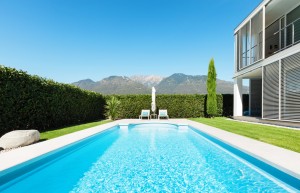 Beverly Hills Pool Cleaning Chemical Treatment